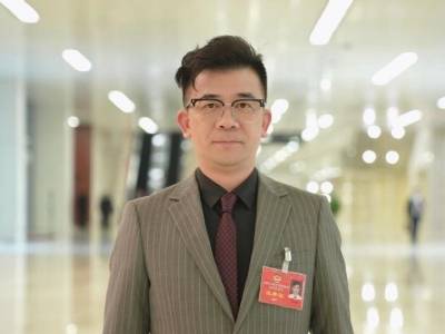 市政协委员郑子殷：建议建立中小学生心理危机三方即时联动响应机制｜2026广州两会