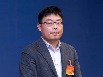 市人大代表陈腾飞：锚定1500亿目标，加快新兴产业集群化发展｜2026广州两会