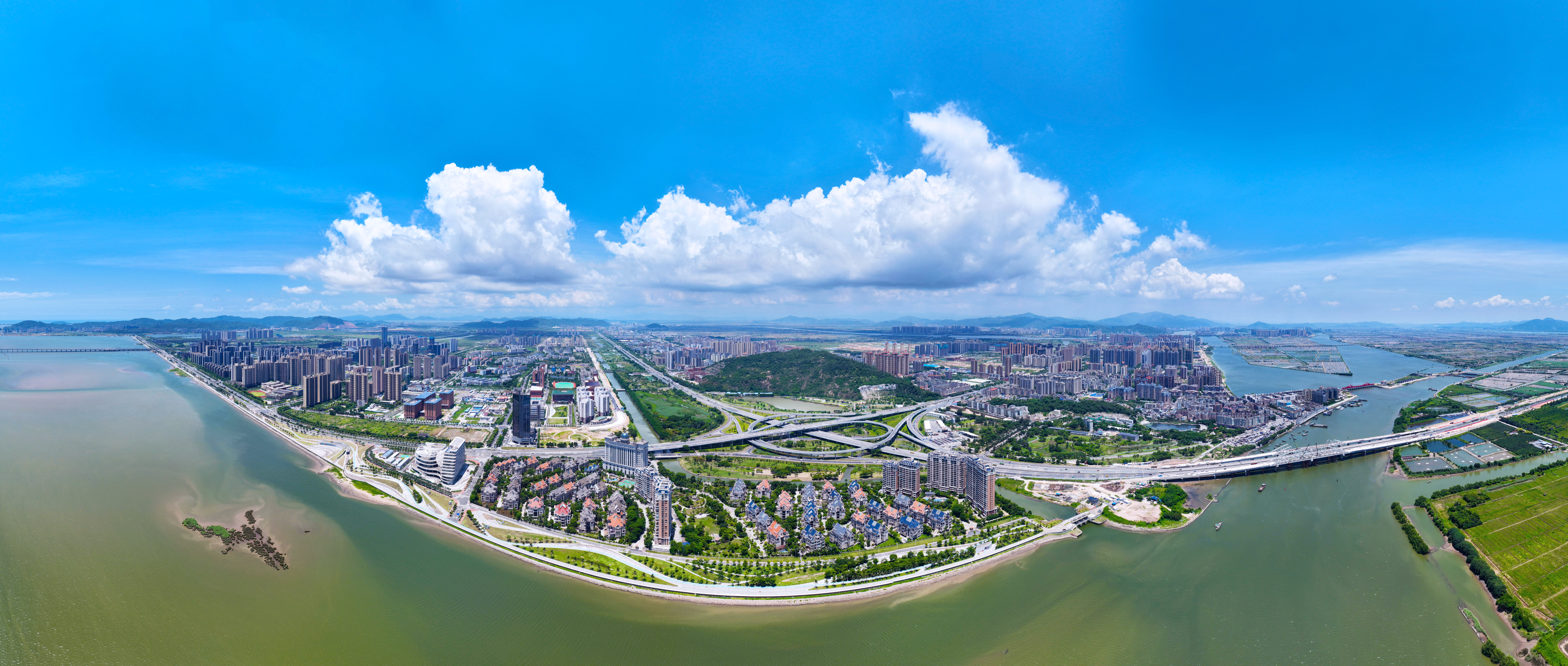 珠海西部城镇建设日新月异，承载力不断提升。