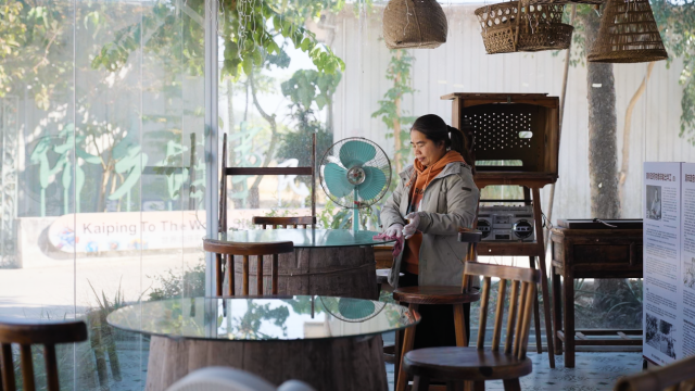 谭志纯对于丈夫张小明收集老物件的“癖好”予以支持。