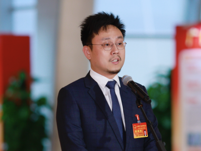 人大代表李述昊：企业出海要善用AI，利用熟悉全球市场的“超级大脑”｜2026广州两会