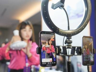 销量猛涨3倍！“AI广货”成为最潮年货