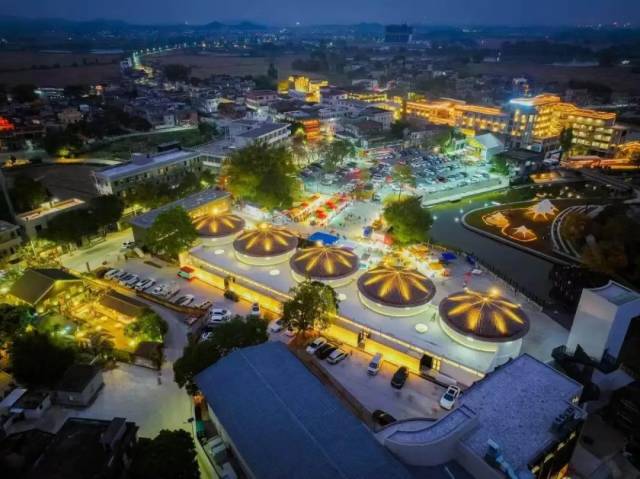 夜幕下的江门开平塘口墟。