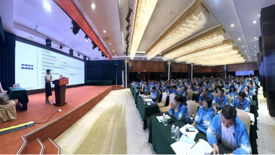 广东海洋大学李新慧副教授为学员讲授《党的二十届三中全会精神解读》课程