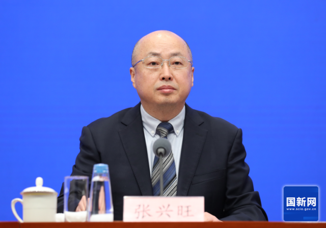 新闻发布会上，农业农村部副部长张兴旺介绍有关情况。（徐想 摄）