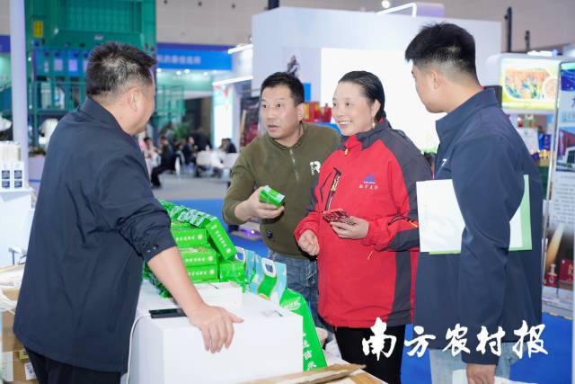 2025年10月，在杭州，第二十一届中国国际粮油产品及设备技术展示交易会上，清远丝苗米圈粉不少采购商。