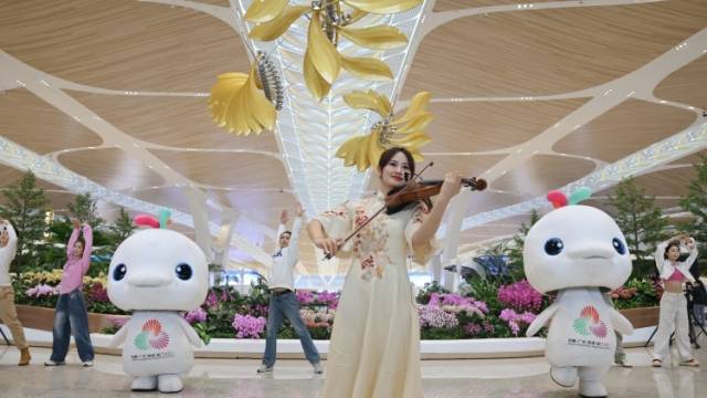 白云机场T3今起开启国际业务，首位出境旅客：“很漂亮很便利！”