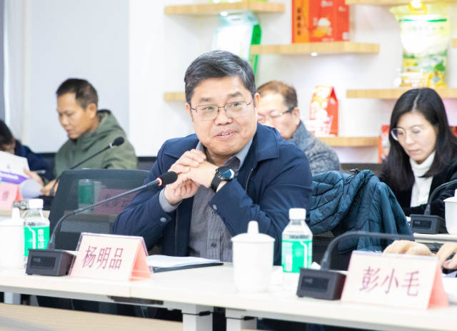 国家广电总局发展研究中心原副主任杨明品