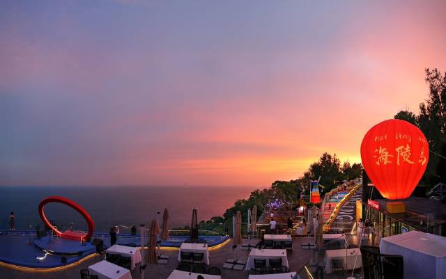 风貌带节点提升吸引众多游客打卡晚霞美景。