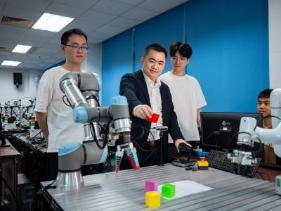 省政协委员蔡毅：发挥高校优势，推动科技与产业“双向奔赴”