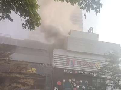 虎门万达广场临街商铺起火，经处置未影响商场运营｜在+帮办