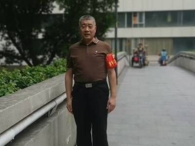 退役不褪色，志愿显担当——记空司社区“志愿先锋”退役军人雷广玉