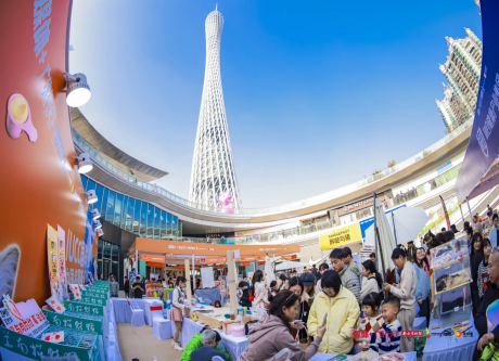 “媒体+”广货行天下·首届大湾区宠物行业年度盛典暨宠物年货节现场。