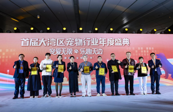 “宠爱生活主理人”授牌仪式。