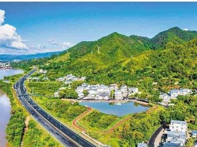 过去一年，广东省人大常委会制定修改法规、决定项目19件，开展监督工作33项