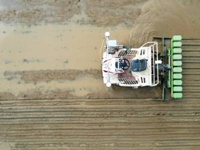 广东团队在全国推广建设40多个无人农场，牛在哪？