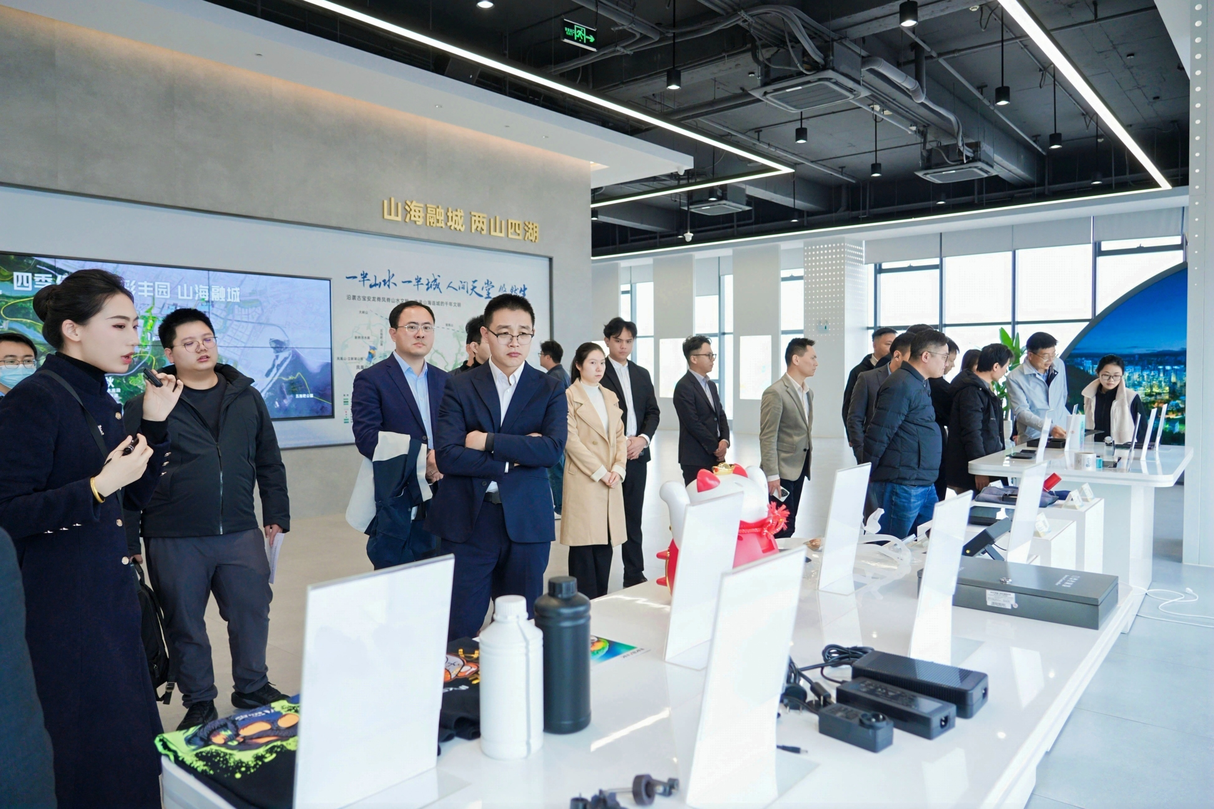 赋能产业升级，宝安举办智能网联汽车软件对接专场_南方+_南方plus