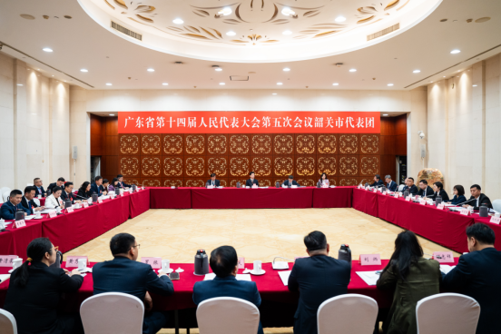 广东省十四届人大五次会议韶关代表团召开全体会议。 谭家富摄