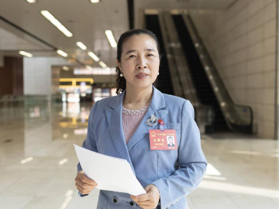 育婴师，谁来管？省人大代表连问四个部门 | 快看两会