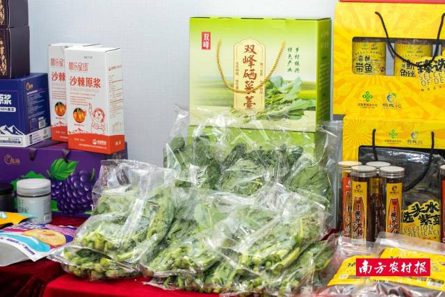 活动现场设置特色产品展示区、品鉴区。