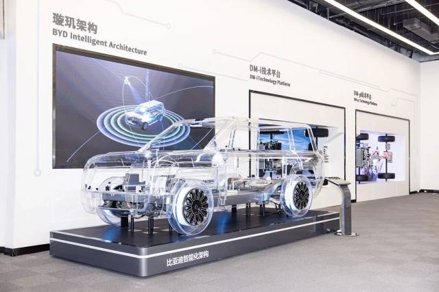 平均每53秒就有一辆新车落地，是深汕比亚迪汽车工业园的“智造”速度。