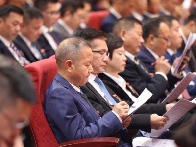 @企业家们，划重点了！跟着龙岗政府工作报告抢抓2026商机