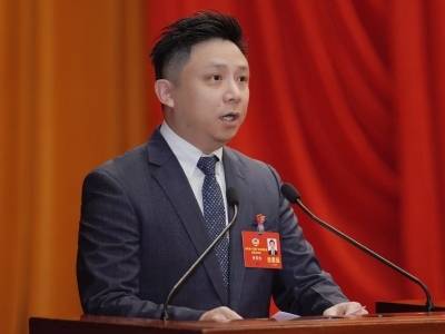 广货行天下，委员现场当起“代言人”和“策划师”