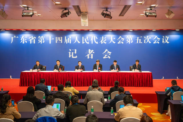 广东省十四届人大五次会议地市专场记者会现场