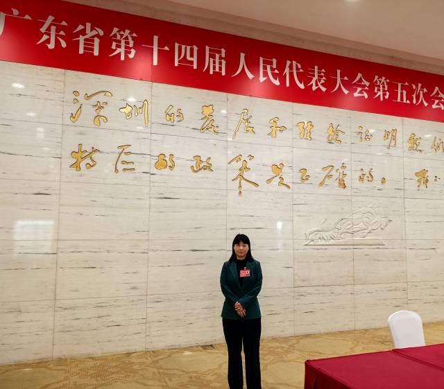 广东省人大代表丁珂珂提出关于促进宠物行业高质量发展的建议。