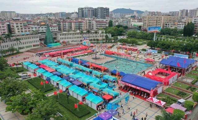 兴宁市明珠文化广场。