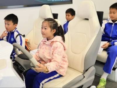 坪山学子走进比亚迪全球总部，开启汽车科技探秘之旅｜“百千万工程”创新篇