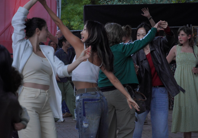 2025年，广东现代舞团作品《燃烧：在漫舞中前行》受邀亮相荷兰格罗宁根诺德宗艺术节。受访者供图