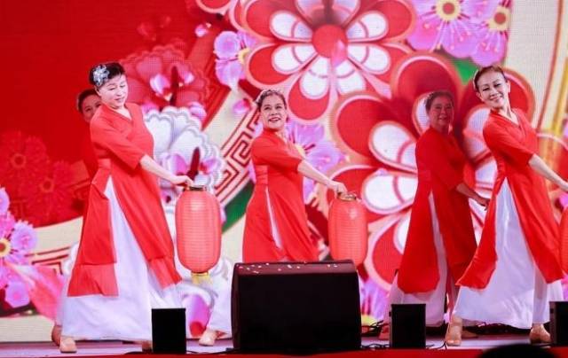 村民成“民”星，群星共闪耀。