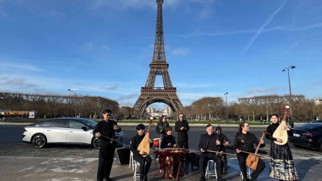 “广货汽车”从广州到巴黎，打造中西合璧的新春合奏