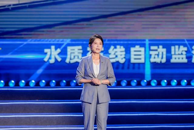 戈燕红分享研制国产高分辨飞行时间质谱仪的故事。