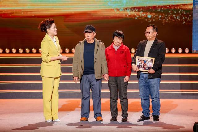 吴秋钟家人到场分享。