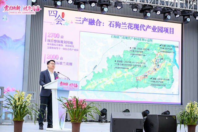 四会市石狗镇党委副书记、镇长李奕武。