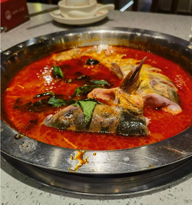 贵州酸汤鱼火锅。