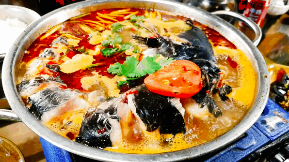 酸汤鲟鱼锅。