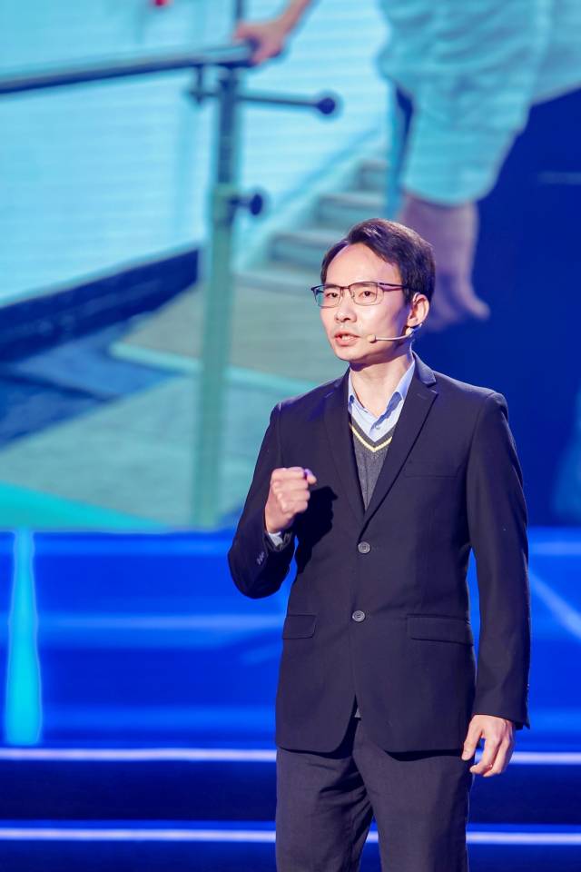 王宇哲的梦想，是“用科技改变命运，帮助更多残疾人过上正常的生活”。