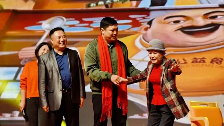 粤美村晚燃动清城石角！村民齐唱 “百千万”