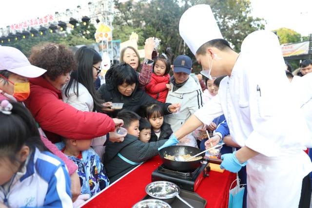 清远丝苗米炒饭在深圳深受欢迎。