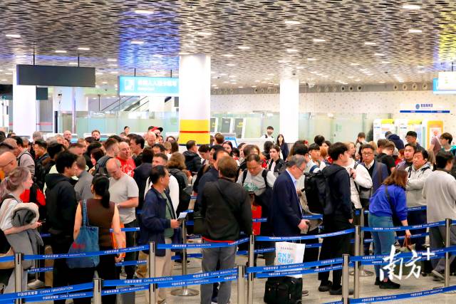 2025年12月31日,记者从深圳边检总站获悉,2025年以来,深圳机场口岸通关总量超670万人次、出入境外国人超158万人次、出入境航班超6.3万架次,分别同比增长22.3%、43.4%、16.5%,三项数据均创口岸开通以来历史新高。