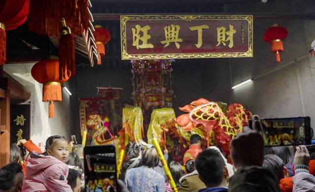 在年复一年的仪式里，寻找乡村未来的答案 | 问俗兴宁上灯④