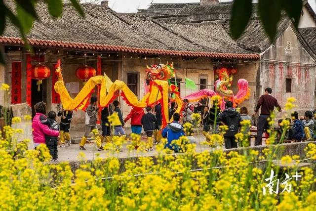 上灯带动了兴宁当地文旅经济的发展。