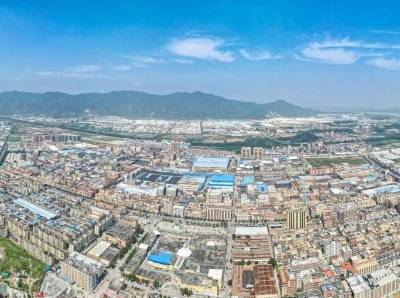 肇庆瞄准“小县大城”目标，6个中心镇按小城市标准建设｜聚焦两会