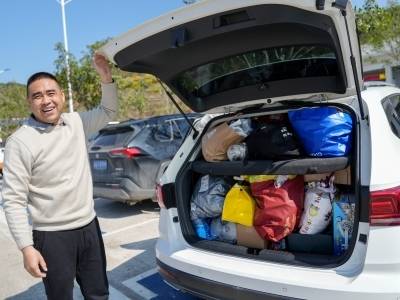 新春走基层丨左手广货、右手行囊！春运回家路，粤式年味浓