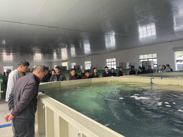 培训活动走进养殖场。