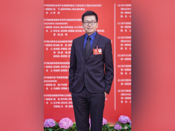 佛山市政协委员霍劲锋：推动“跨境电商+产业带”融合｜聚焦两会