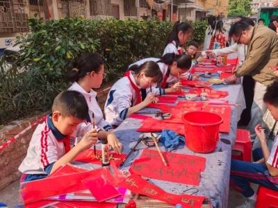 佛山市政协委员钟宏伟：建议关注中小学生心理健康｜聚焦两会